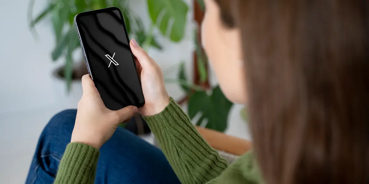 Airbnb social media marketing on X